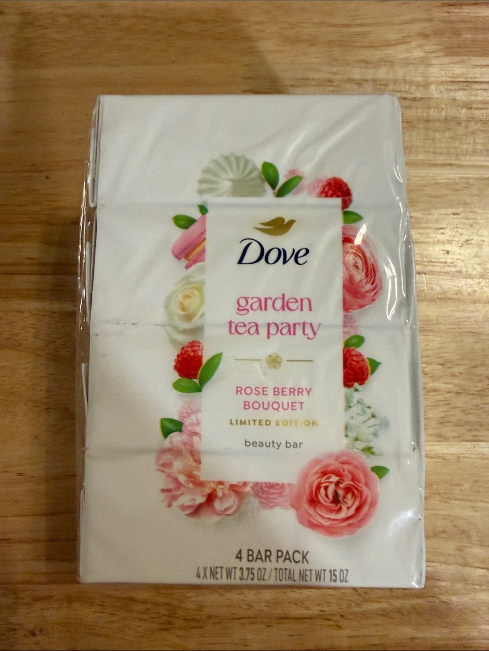 Dove Garden Tea Party Rose Berry Bouquet Beauty Bar - White